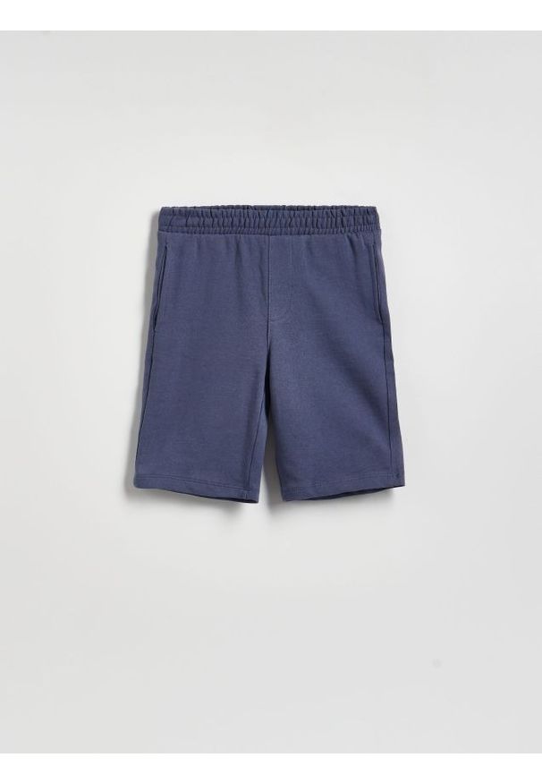 Reserved - Bawełniane szorty bermudy - granatowy. Kolor: niebieski. Materiał: bawełna