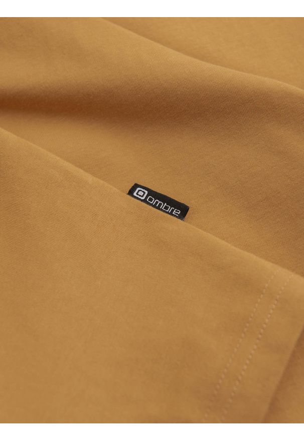 Ombre Clothing - Męski longsleeve BASIC z okrągłym dekoltem - musztardowy V10 OM-LSBL-0106 - XXL. Kolor: żółty. Materiał: bawełna, materiał. Długość rękawa: długi rękaw. Wzór: gładki, jednolity. Styl: klasyczny