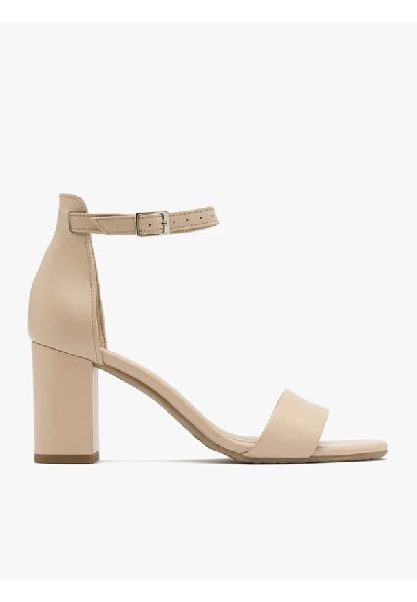 Ryłko - Beżowe sandały na słupku. Kolor: beżowy. Materiał: skóra. Obcas: na słupku. Styl: street. Wysokość obcasa: średni