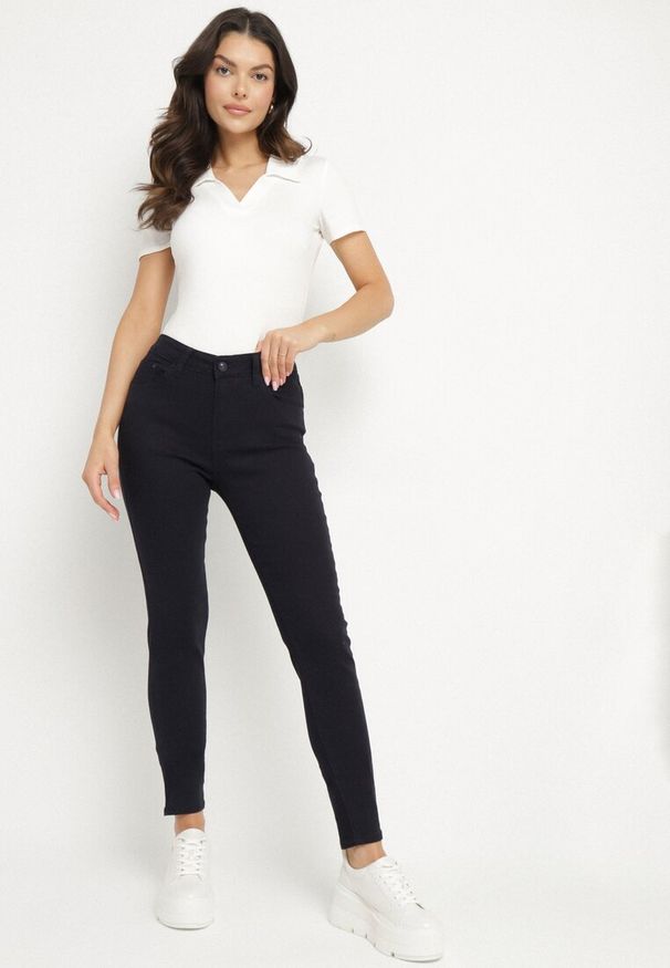Born2be - Granatowe Jeansy Skinny z Bawełną Zarinel. Okazja: na co dzień. Kolor: niebieski. Długość: długie. Styl: elegancki, casual