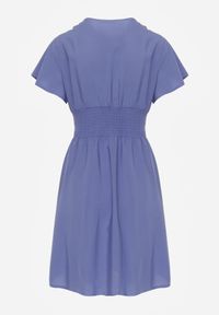 Renee - Granatowa Sukienka z Wiskozy Jadith. Okazja: na co dzień. Kolor: niebieski. Wzór: gładki. Typ sukienki: kopertowe. Materiał: wiskoza. Długość rękawa: krótki rękaw. Sezon: lato. Styl: casual. Długość: mini #7