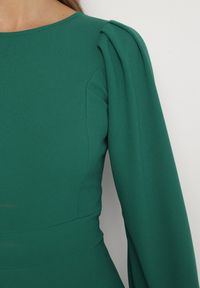 Born2be - Zielona Rozkloszowana Midi Sukienka z Eleganckimi Luźnymi Rękawami Samriddhi. Kolor: zielony. Sezon: zima, jesień. Styl: elegancki. Długość: midi
