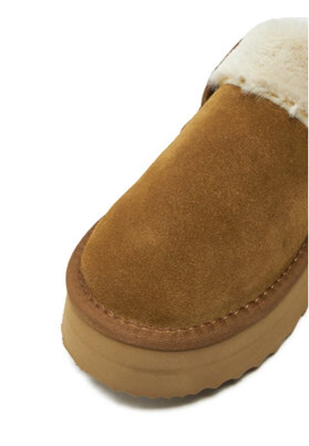 Pepe Jeans Kapcie PLS10421 Brązowy. Kolor: brązowy. Materiał: zamsz, skóra