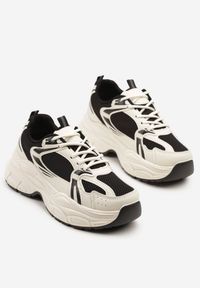 Renee - Beżowo-Czarne Sneakersy Vices na Platformie Ozdobione Tłoczeniem Natiselle. Okazja: na co dzień. Kolor: beżowy. Materiał: jeans. Wzór: aplikacja. Obcas: na platformie #4