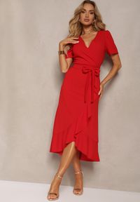 Renee - Czerwona Kopertowa Sukienka z Falbanką Caronia. Okazja: na spotkanie biznesowe. Kolor: czerwony. Typ sukienki: kopertowe. Styl: elegancki, biznesowy