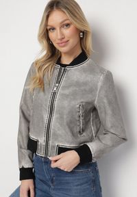 Born2be - Ciemnoszara Kurtka o Kroju Bomberki z Imitacji Skóry Arivllia. Okazja: na co dzień. Kolor: szary. Materiał: skóra. Styl: casual, elegancki