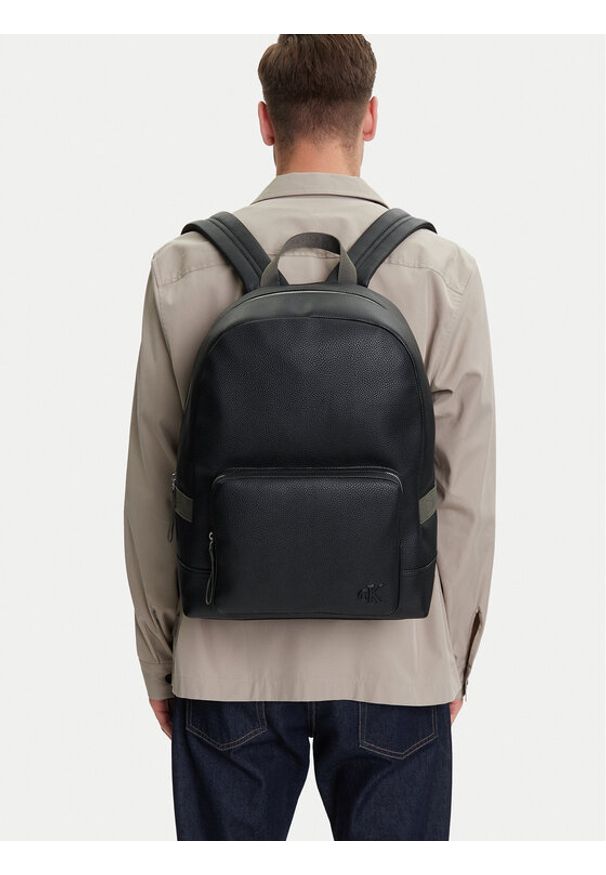 Calvin Klein Jeans Plecak Cargo Backpack 43 LV04G3158G Czarny. Kolor: czarny. Materiał: skóra