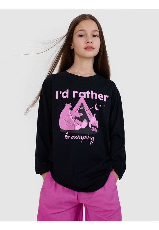 4f - 4F Longsleeve oversize z nadrukiem dziewczęcy - czarny 140 (9-10 lat). Okazja: na co dzień. Kolor: czarny. Materiał: dzianina, bawełna, jersey. Długość rękawa: długi rękaw. Długość: długie. Wzór: nadruk. Sezon: lato. Styl: klasyczny, sportowy, casual