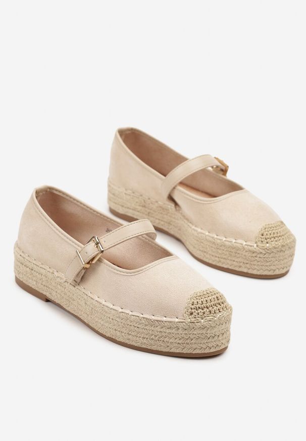 Renee - Beżowe Espadryle z Plecionką i Paskiem Fevolise. Okazja: na co dzień, na plażę, na spacer. Zapięcie: pasek. Kolor: beżowy. Materiał: jeans. Sezon: lato. Obcas: na platformie. Styl: elegancki, casual