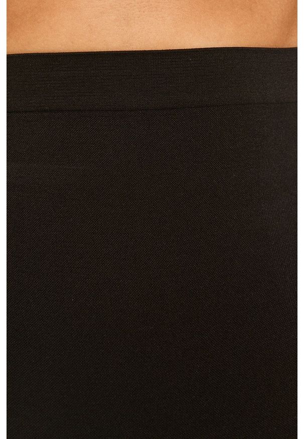 Spanx - Legginsy. Stan: podwyższony. Kolor: czarny. Materiał: dzianina