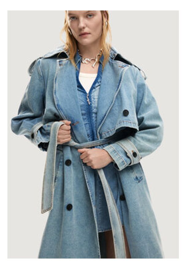 Desigual Trencz CHAQ_VIO Niebieski Casual Fit. Okazja: na co dzień. Kolor: niebieski. Styl: casual