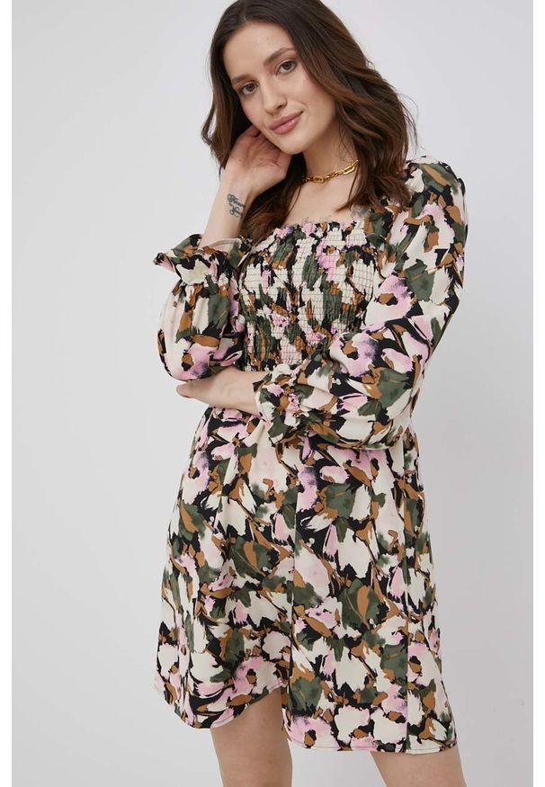 Vero Moda sukienka mini rozkloszowana. Materiał: włókno, materiał, tkanina. Długość rękawa: długi rękaw. Typ sukienki: rozkloszowane. Długość: mini