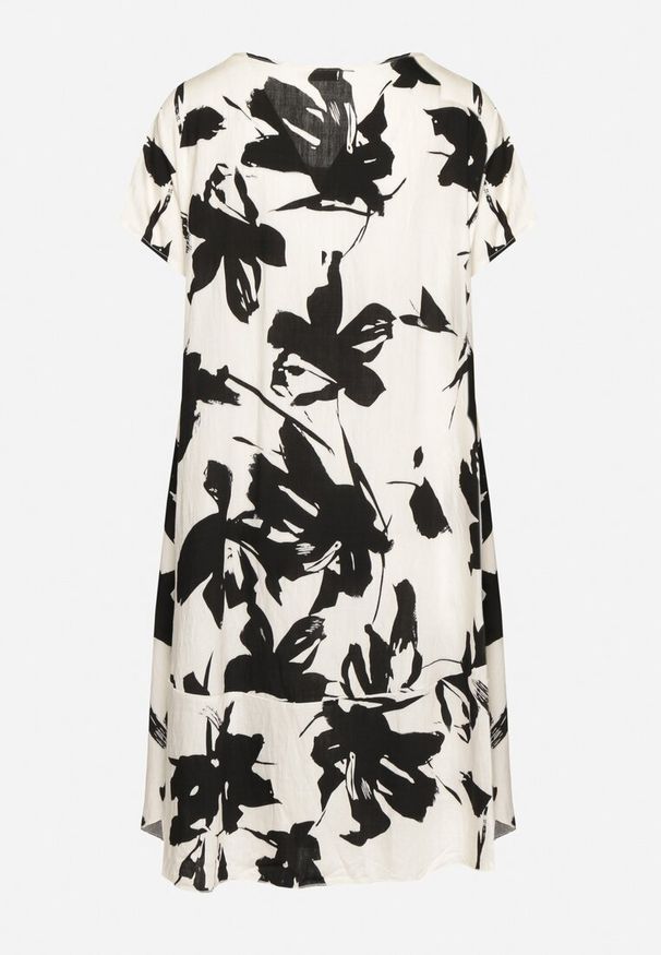 Born2be - Czarna Wiskozowa Sukienka w Kwiatowy Wzór Emitine. Okazja: na co dzień. Kolor: czarny. Materiał: wiskoza. Wzór: kwiaty. Typ sukienki: proste. Styl: casual, klasyczny