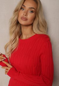 Renee - Czerwony Sweter z Wiskozą i Ozdobnym Splotem Saviana. Okazja: na co dzień. Kolor: czerwony. Materiał: wiskoza. Wzór: ze splotem. Styl: casual, elegancki #3