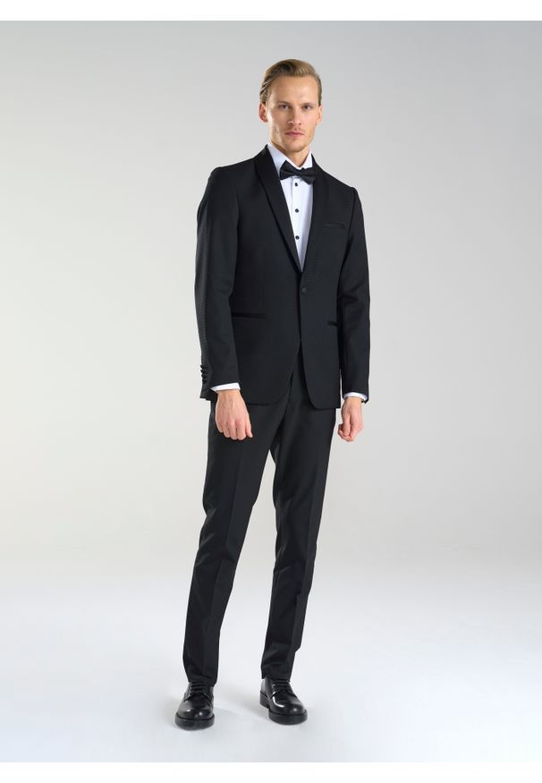 Pako Lorente - PAKO LORENTE – Wełniana czarna marynarka smokingowa w mikrowzór. Okazja: na ślub cywilny, na sylwestra, na wesele, na studniówkę. Kolor: czarny. Materiał: wełna