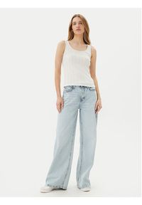 Pieces Top Fia 17155482 Biały Slim Fit. Kolor: biały. Materiał: bawełna #6