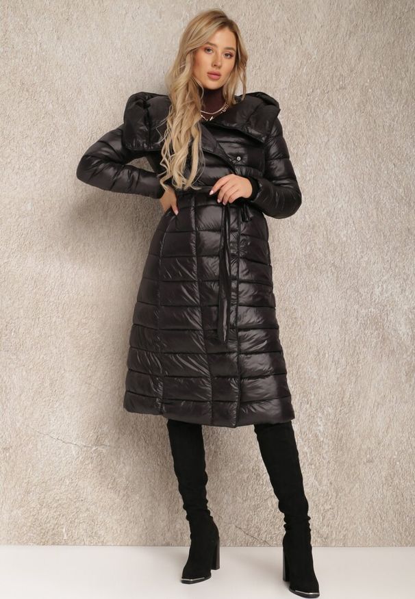 Renee - Czarna Kurtka Damiore. Kolor: czarny. Materiał: materiał, tkanina. Długość: długie. Styl: klasyczny, elegancki