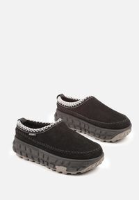 Born2be - Czarne Niskie Śniegowce na Grubej Tłoczonej Podeszwie Arevire. Okazja: na co dzień. Kolor: czarny. Materiał: jeans. Styl: casual #6
