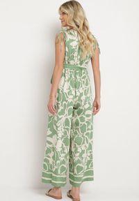 Born2be - Zielony Kopertowy Kombinezon z Wiskozą Wykończony Gumką w Talii z Materiałowym Paskiem Inatia. Okazja: na co dzień. Kolor: zielony. Materiał: materiał, wiskoza. Długość: długie. Styl: casual, elegancki #3