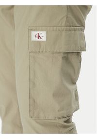 Calvin Klein Jeans Joggery J30J327614 Zielony Slim Fit. Kolor: zielony. Materiał: bawełna