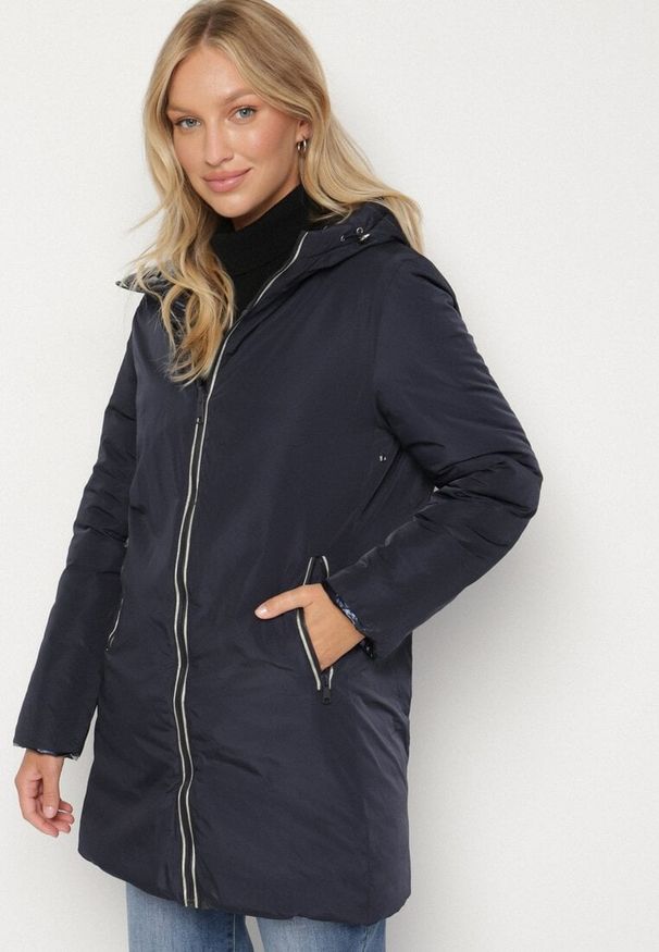 Born2be - Granatowa Pikowana Kurtka Dwustronna z Kapturem Alarrise. Okazja: na spacer. Typ kołnierza: kaptur. Kolor: niebieski. Materiał: skóra, jeans. Wzór: gładki