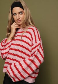 Born2be - Różowo-Czerwony Sweter Oversize z Wełną i Wiskozą o Luźnym Splocie w Paski Ternose. Okazja: na co dzień. Kolor: różowy. Materiał: wełna, wiskoza. Wzór: ze splotem, paski. Styl: klasyczny, casual #7