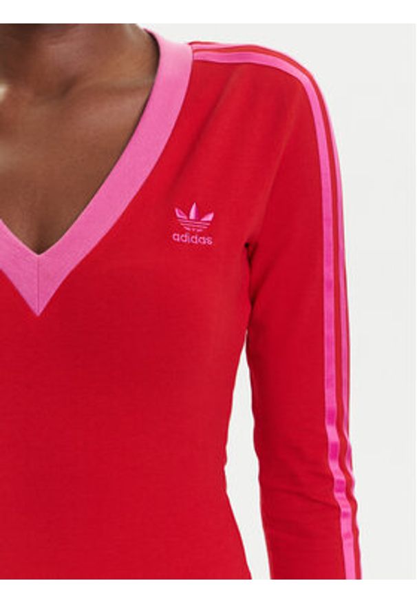 Adidas - adidas Sukienka codzienna adicolor Classics 3-Stripes JW3668 Czerwony Slim Fit. Okazja: na co dzień. Kolor: czerwony. Materiał: bawełna. Typ sukienki: proste. Styl: casual