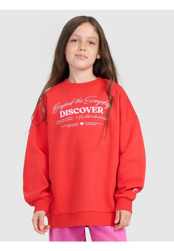 4f - 4F Bluza dresowa oversize nierozpinana bez kaptura dziewczęca - czerwona 140 (9-10 lat). Okazja: na co dzień. Typ kołnierza: bez kaptura. Kolor: czerwony. Materiał: dresówka. Wzór: nadruk, ze splotem, gładki. Sezon: lato. Styl: sportowy, casual