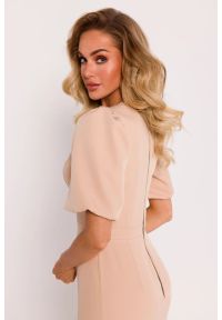 MOE - Elegancka ołówkowa sukienka dekolt V bufiaste rękawy beż. Kolor: beżowy. Typ sukienki: ołówkowe. Styl: elegancki #3