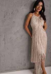 Renee - Beżowa Sukienka Wieczorowa na Ramiączkach z Ozdobnymi Frędzlami Glystarish. Kolor: beżowy. Długość rękawa: na ramiączkach. Styl: wizytowy. Długość: maxi #7