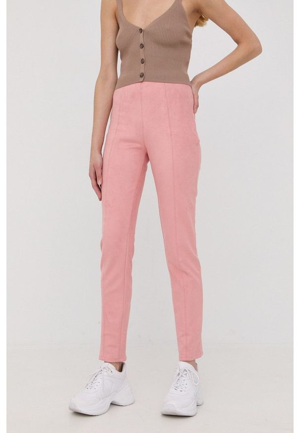 Guess spodnie damskie kolor różowy dopasowane high waist. Stan: podwyższony. Kolor: różowy. Materiał: dzianina