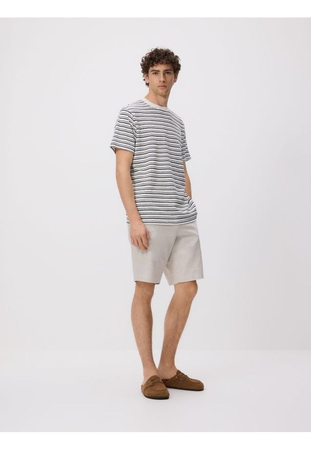 Reserved - T-shirt comfort w paski - granatowy. Kolor: niebieski. Materiał: bawełna, dzianina. Wzór: paski