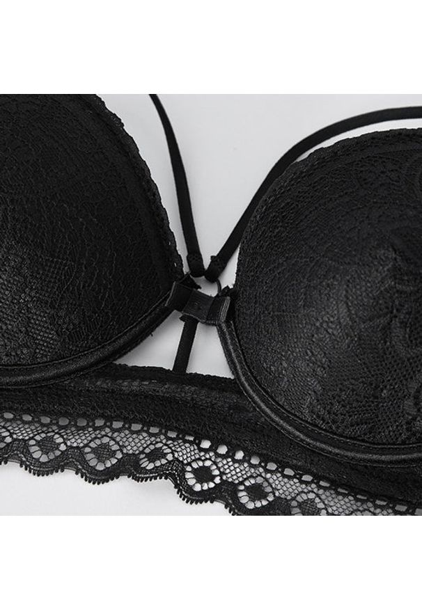Intica - Komplet bieliźniany z usztywnianym biustonoszem i koronką Jolynn. Kolor: czarny. Materiał: koronka. Wzór: koronka