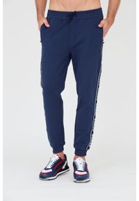 Guess - GUESS Granatowe spodnie. Kolor: niebieski. Materiał: dresówka #1