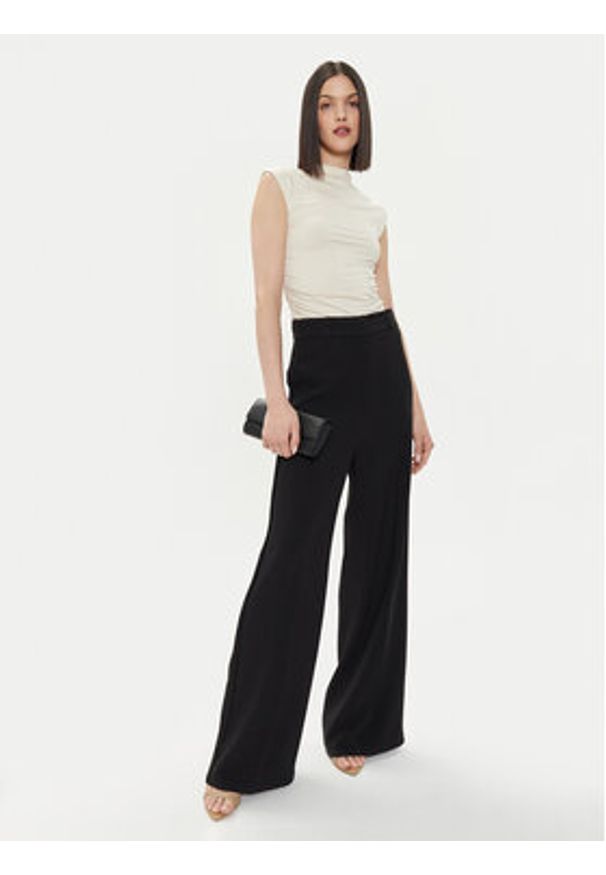 Gina Tricot Top 20883 Écru Slim Fit. Materiał: wiskoza