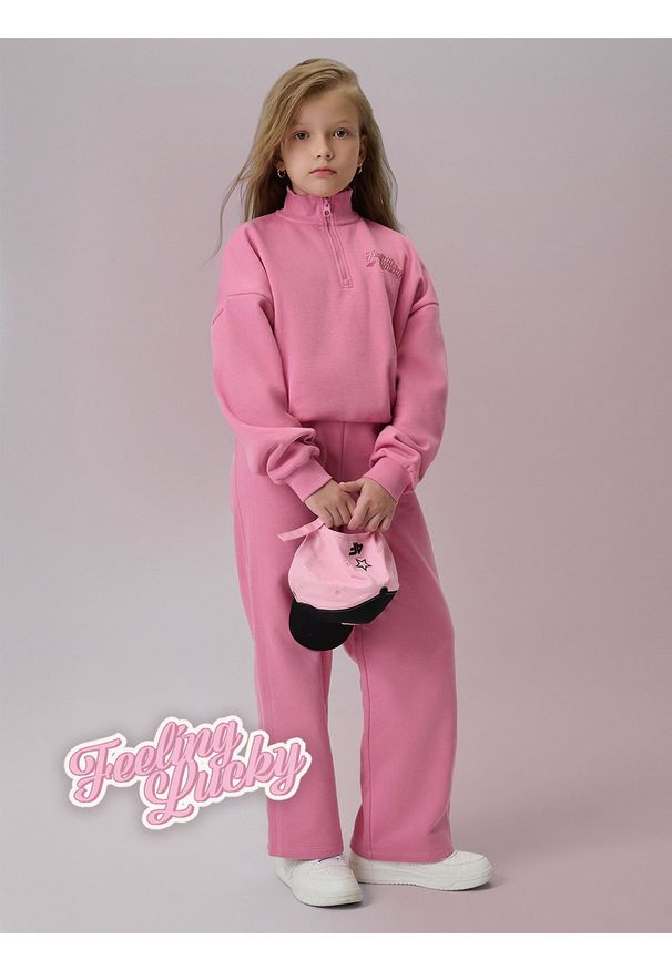 4f - 4F Spodnie dresowe z prostymi nogawkami dziewczęce - różowe 152 (11-12 lat). Okazja: na co dzień. Kolor: różowy. Materiał: dresówka. Sezon: lato. Styl: klasyczny, casual