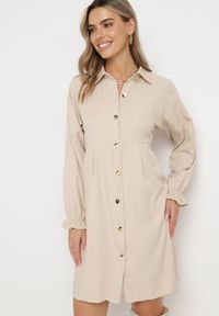 Born2be - Beżowa Luźna Sukienka Koszulowa Momessa. Kolor: beżowy. Typ sukienki: koszulowe. Długość: mini #4