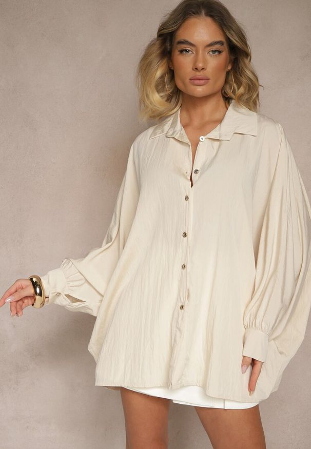 Renee - Jasnobeżowa Koszula z Wiskozą w Stylu Nietoperza Sonarielia. Okazja: na co dzień. Typ kołnierza: kołnierzyk klasyczny. Kolor: beżowy. Materiał: wiskoza. Długość: krótkie. Styl: elegancki, klasyczny, casual