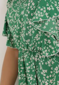 Born2be - Zielona Sukienka Neamelia. Typ kołnierza: dekolt w serek. Kolor: zielony. Materiał: wiskoza. Długość rękawa: bez rękawów. Wzór: nadruk, kwiaty. Sezon: lato. Styl: klasyczny #6