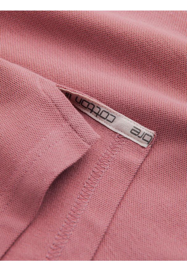 Ombre Clothing - Męska jednokolorowa koszulka polo BASIC z dzianiny pique - ciemnoróżowa V7 OM-POBS-0100 - XXL. Okazja: na co dzień. Typ kołnierza: polo. Kolor: różowy. Materiał: dzianina. Wzór: aplikacja, jednolity, haft. Sezon: lato, wiosna. Styl: sportowy, wizytowy, klasyczny, casual