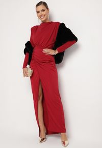 Born2be - Bordowa Koktajlowa Sukienka o Dopasowanym Kroju z Marszczeniem Besiel. Kolor: czerwony. Styl: wizytowy #7