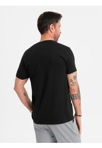 Ombre Clothing - Klasyczna męska bawełniana koszulka z dekoltem w serek BASIC – czarna V1 - Rozmiar: XXL. Typ kołnierza: dekolt w serek. Kolor: czarny. Materiał: bawełna. Styl: klasyczny #6