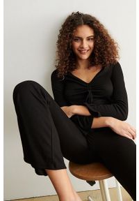 Undiz spodnie damskie kolor czarny szerokie high waist. Stan: podwyższony. Kolor: czarny. Materiał: dzianina. Wzór: gładki