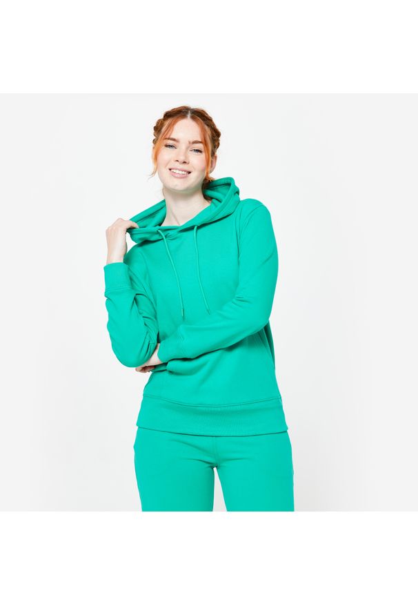 DOMYOS - Bluza z kapturem damska Domyos Gym & Pilates. Typ kołnierza: kaptur. Kolor: zielony. Materiał: materiał, prążkowany, poliester, bawełna, elastan, tkanina. Długość: długie. Sport: joga i pilates