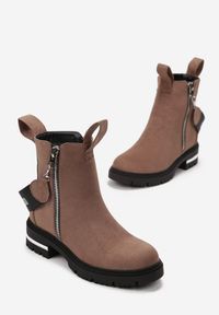 Renee - Ciemnobeżowe Botki Agarolis. Nosek buta: okrągły. Zapięcie: zamek. Kolor: beżowy. Szerokość cholewki: normalna. Wysokość cholewki: za kostkę. Materiał: jeans. Sezon: jesień, zima. Obcas: na obcasie. Styl: klasyczny. Wysokość obcasa: niski #2