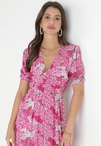 Born2be - Fuksjowa Sukienka Midi z Głębokim Dekoltem i Gumką w Pasie z Wiskozy Arevik. Kolor: różowy. Materiał: wiskoza. Długość: midi #2