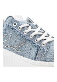 Niebieskie Sneakersy Karl Lagerfeld Modne Obuwie Damskie. Zapięcie: sznurówki. Kolor: niebieski. Materiał: jeans, denim, materiał. Szerokość cholewki: normalna. Wzór: aplikacja. Styl: klasyczny, elegancki