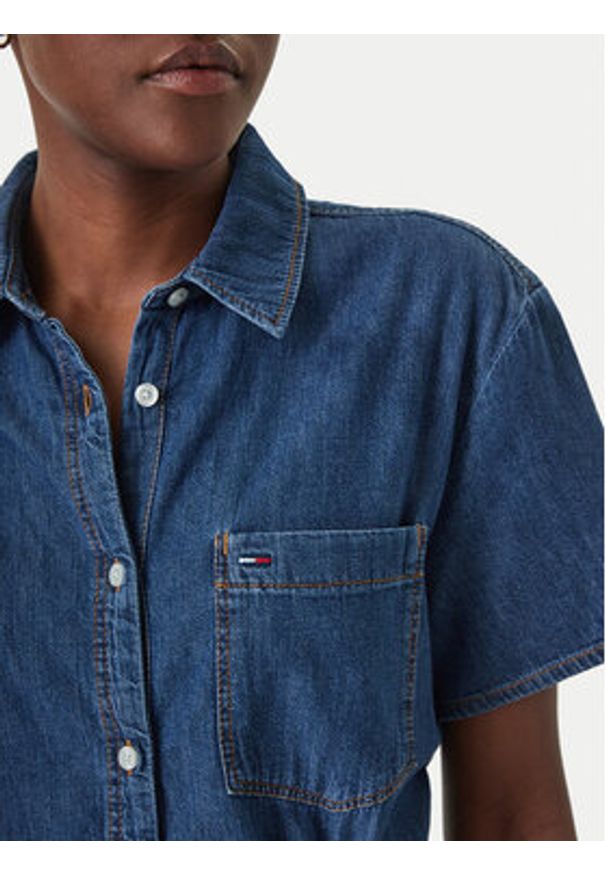 Tommy Jeans Sukienka jeansowa DW0DW22787 Niebieski Regular Fit. Kolor: niebieski. Materiał: bawełna