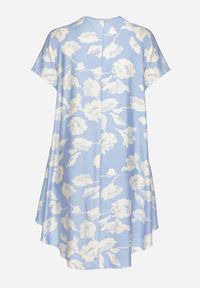 Born2be - Jasnoniebieska Pudełkowa Wiskozowa Sukienka ze Wzorem Kwiatów Aranessa. Okazja: na co dzień. Kolor: niebieski. Materiał: wiskoza. Wzór: kwiaty. Typ sukienki: proste. Styl: boho, klasyczny, casual, elegancki #6