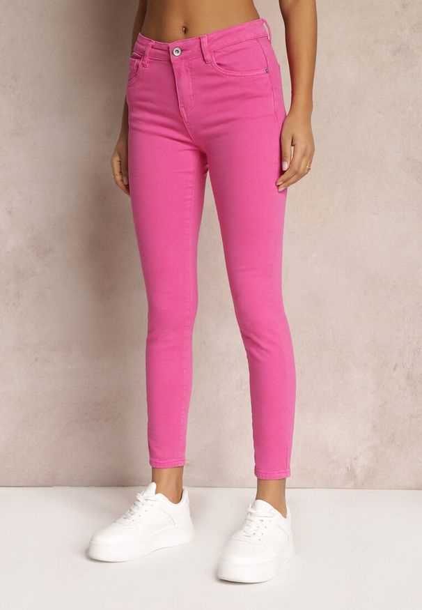 Renee - Fuksjowe Jeansy Skinny z Efektem Push Up Karinali. Okazja: na co dzień. Kolor: różowy. Wzór: gładki. Styl: casual